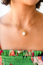 Load image into Gallery viewer, Center of the World Pearl Pendant Necklace