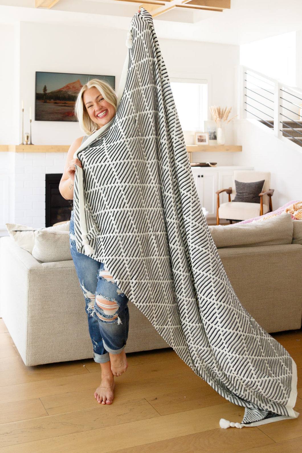 Everett Blanket Single Cuddle Size in Black & White