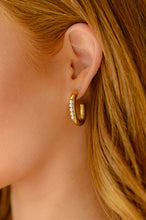 Load image into Gallery viewer, Pearls In Line Earrings